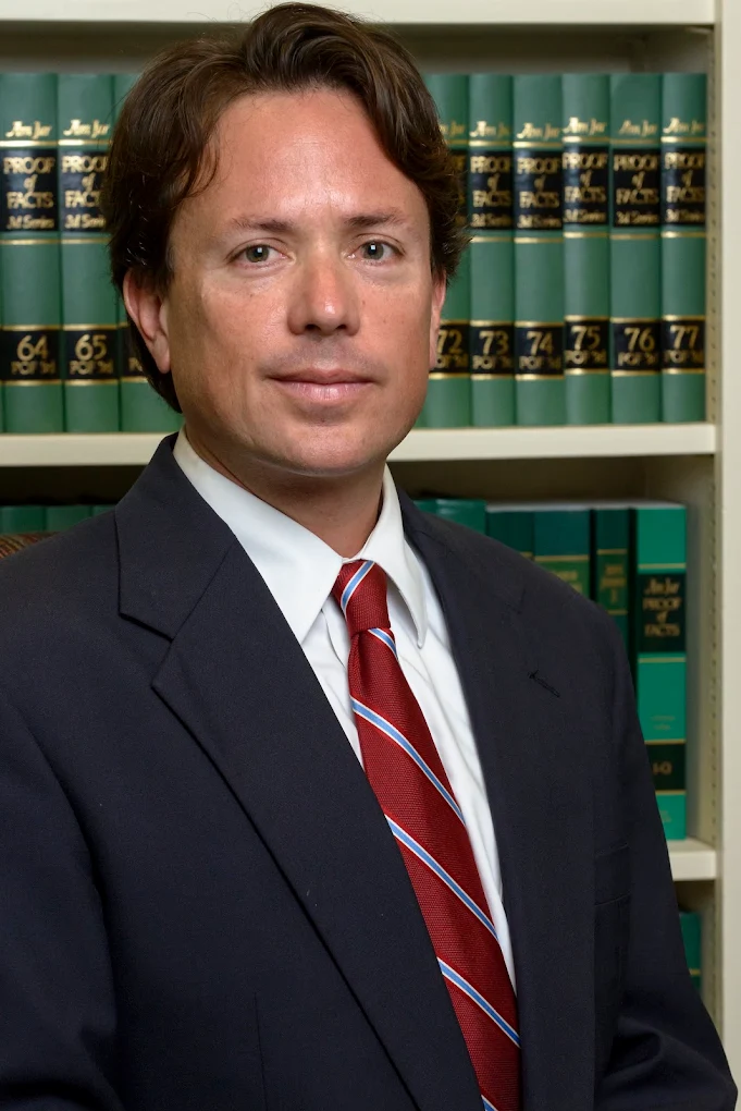 Fuentes & Esquivel P.A : Hector Esquivel, Esq.